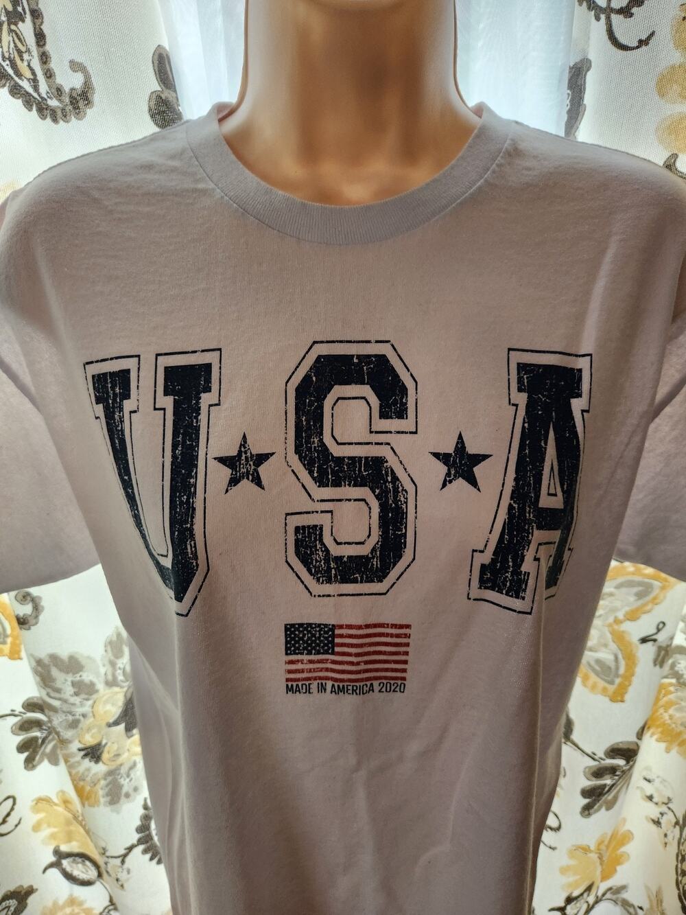 USA Flag White T Shirt Size Medium 100% Cotton Crew Neck